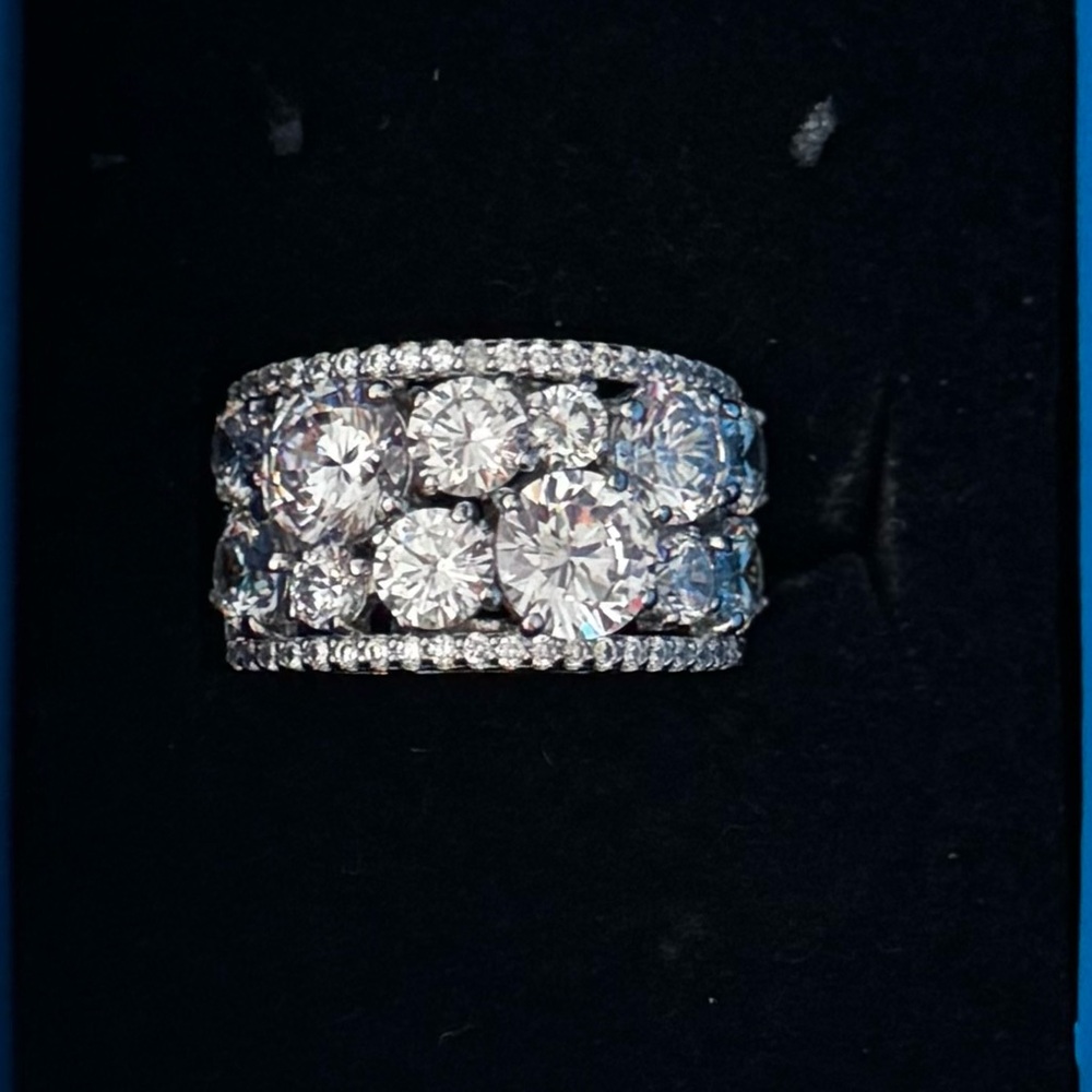 Victoria Weik Thick Band Ring with Multiple Round Simulated Diamonds NWOT - Picture 13 of 13